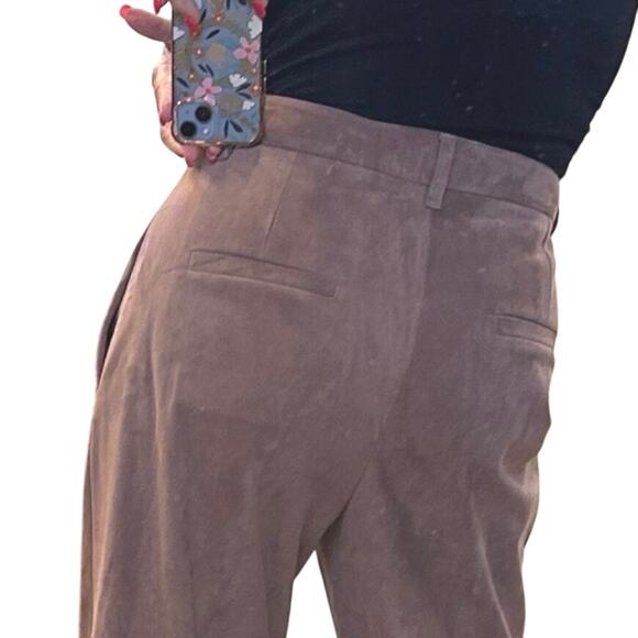 Brunello Cucinelli Suede Trousers Pleated Straight-Leg
Ankle size 12 - Picture 4 of 8